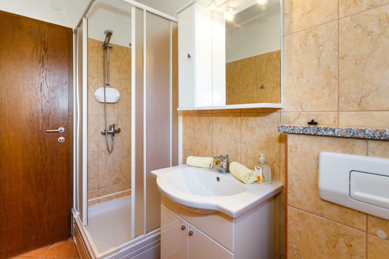 Anton Apartment