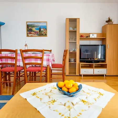 Apartment Anton Krk Town Exterior photo